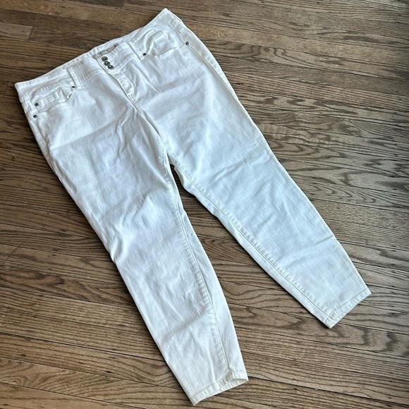 Torrid Plus Size Stretch Jegging Skinny Jean White 22R EUC - Picture 1 of 7